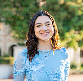 Professional Headshot of Isabella Venzor.jpg