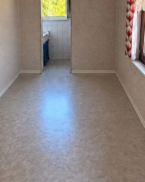 Küche nach der Entrümpelung, komplett leer geräumt