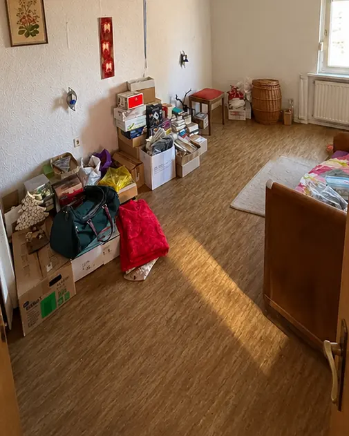 Schlafzimmer vor der Entrümpelung