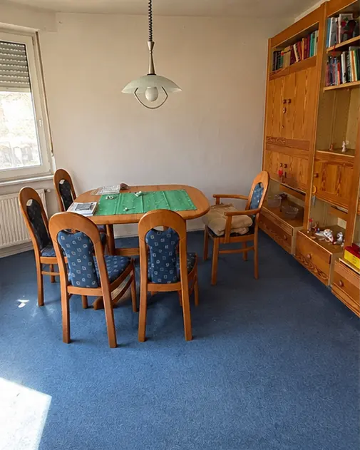 Esszimmer vor der Entrümpelung