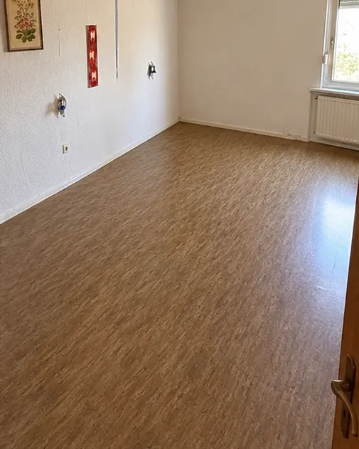 Schlafzimmer nach der Entrümpelung, komplett leer geräumt