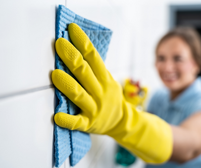 cleaner washing walls