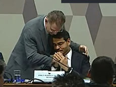 Líder do PL abraça Messias e dá conselho ao pé do ouvido