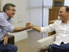 Rodrigo Neves promete secretaria a Bagueira após dispensá-lo como vice.