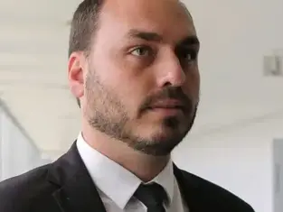 EXTRA URGENTE: Carlos Bolsonaro é mais um alvo da PF em operação sobre ABIN