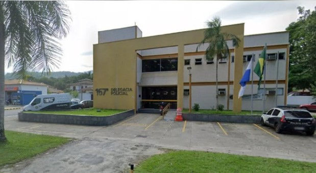 Criança de 5 anos morre após ataque a tiros em praça no RJ
