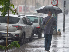 Chuva causa alagamentos e bolsões d'água no Rio