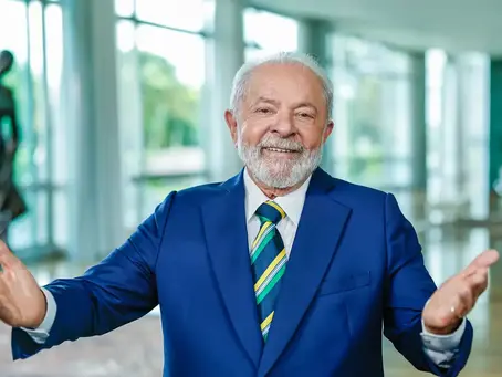 "Pouco dinheiro nas mãos de muitos é distribuição de riquezas", diz Lula