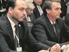 Carlos Bolsonaro depõe por menos de 1 hora na PF no Rio