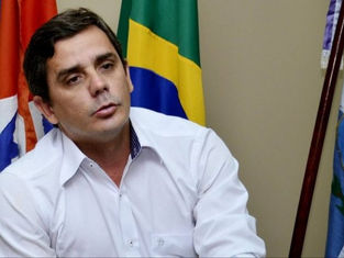 TCE cobra explicações a Fabiano Horta sobre contrato de R$ 29 milhões para merendeiras