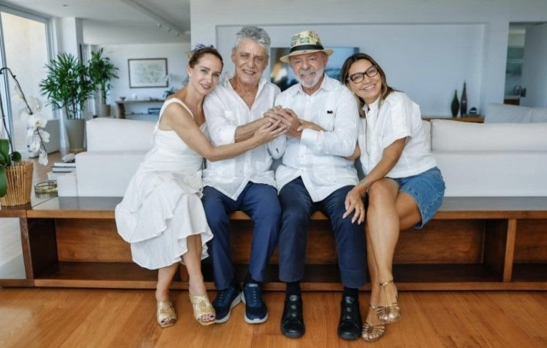 Carol Proner, mulher de Chico Buarque, assume o conselho da estatal de Cultura e Turismo na Maricá de Quaquá