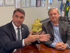 Flávio Bolsonaro ficará contra o candidato do seu PL em Búzios