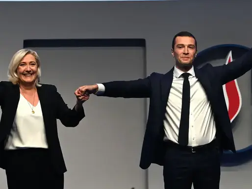 Governo da França confirma vitória sem precedentes da direita liderada por Le Pen