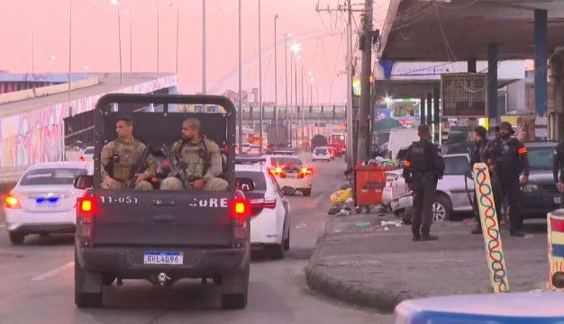 Terror na Maré: criminosos fecham Linha Vermelha e Av. Brasil em reação a operação policial e espalham pânico no Rio