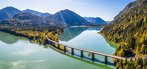 Scenic aerial view of the bridge over Lake Sylvenstein with beautiful reflections 29663726