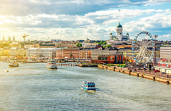 Helsinki cityscape with Helsinki cathedral and Market square, Finland704066250 -® AdobeSto