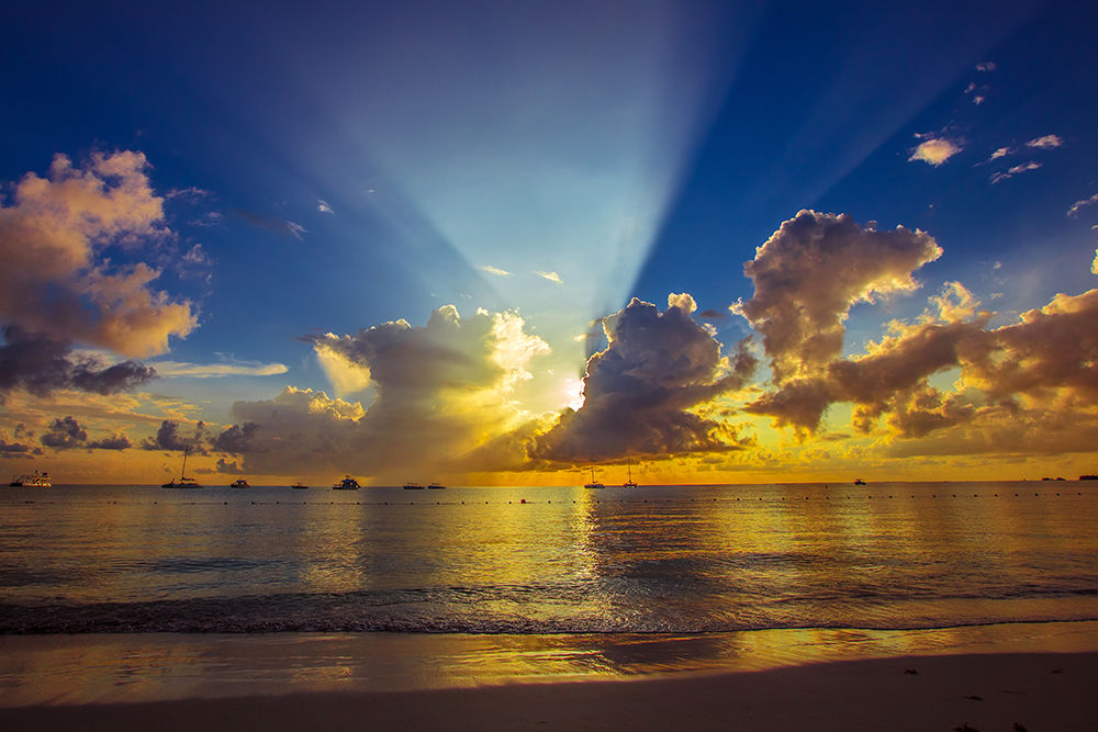 Sunrize Beach Los Corales