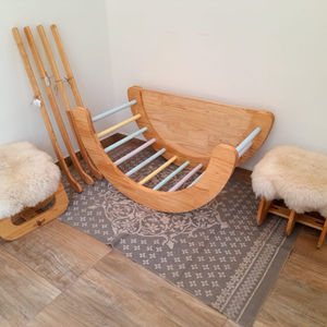 Diferentes juegos y muebles para tur niños