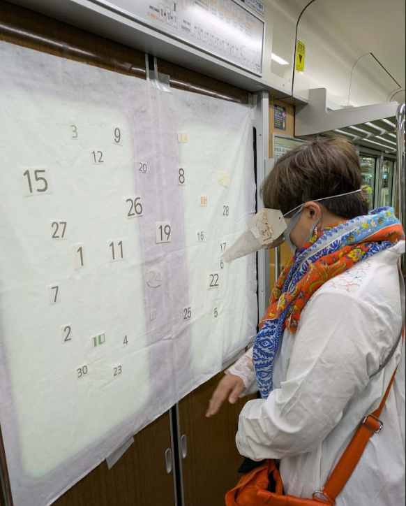 任意団体パレット（芦屋市）による、視野狭窄体験の様子