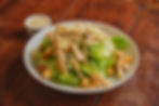 Salada Cesar com filé de frango grelhado, alface americana, molho cesar, parmesão e croutons
