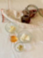 Die Zutaten für die Rosenbutter Rosenöl, Rosenwachs, Sheabutter, Mangobutter