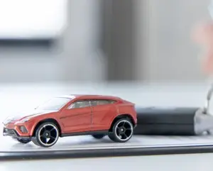Sì, chi usa la propria auto per esigenze di servizio può ottenere il rimborso anche senza un’autorizzazione esplicita