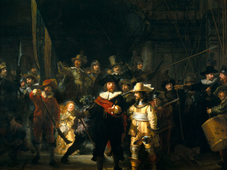 1642 yılında Rembrandt tarafından tamamlanan ve Barok resmin dünya çapındaki zirvelerinden biri olarak kabul edilen Gece Devriyesi (De Nachtwacht), Hollanda tarihinin görkemini tuvalde yaşatan bir manifestodur. Resmedildiği dönemde “Yüzbaşı Franz Banning Cocq ve Teğmen Willem van Ruytenburch’un Birliği Yürüyüşe Hazırlanıyor” olarak bilinen bu eser, yıllar içinde kararmalar ve restorasyonlarla gölgelenmiş; böylece “Gece Devriyesi” adını hak eder hâle gelmiştir. Oysa yakın dönem restorasyon ve bilimsel analizler, sahnenin gündüz ışığı altında kurgulandığını kanıtlıyor.