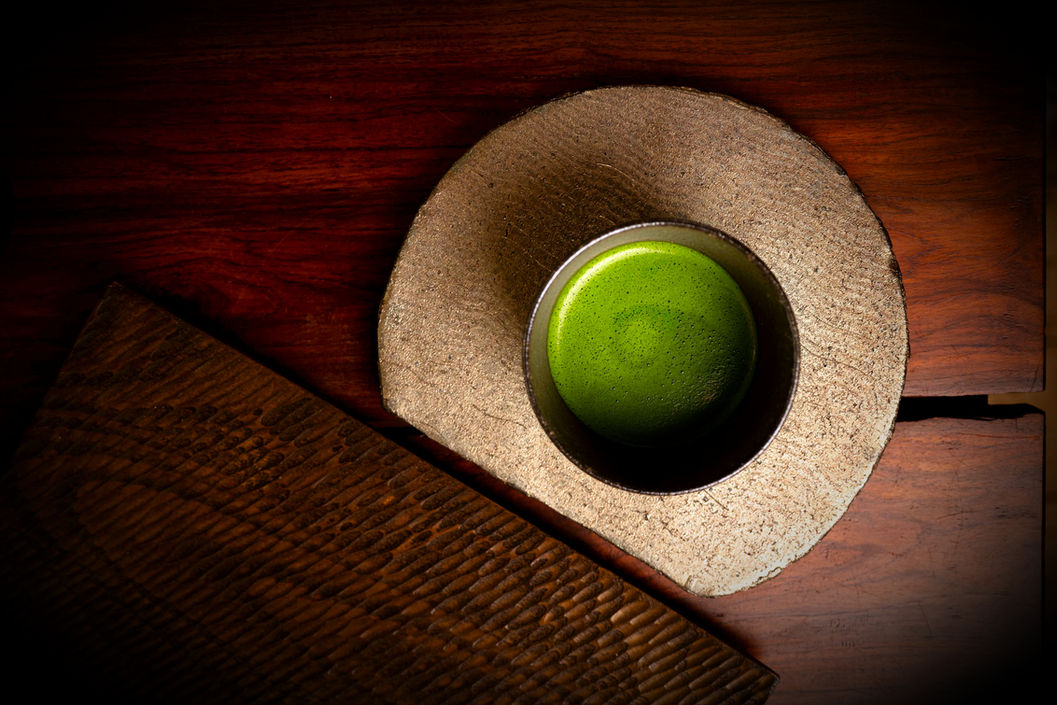 Formulation de boissons sur-mesure, laboratoire R&D et innovation sensorielle. Développement de cocktails premix, apéritifs sans alcool, boissons pâtissières végétales, cafés signature, thés et assemblages botaniques, eaux infusées et boissons fonctionnelles.