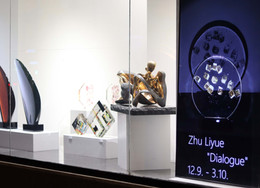 BYSTRO DESIGN & Zhu Liyue výstava současného skla "Dialog" (2019)