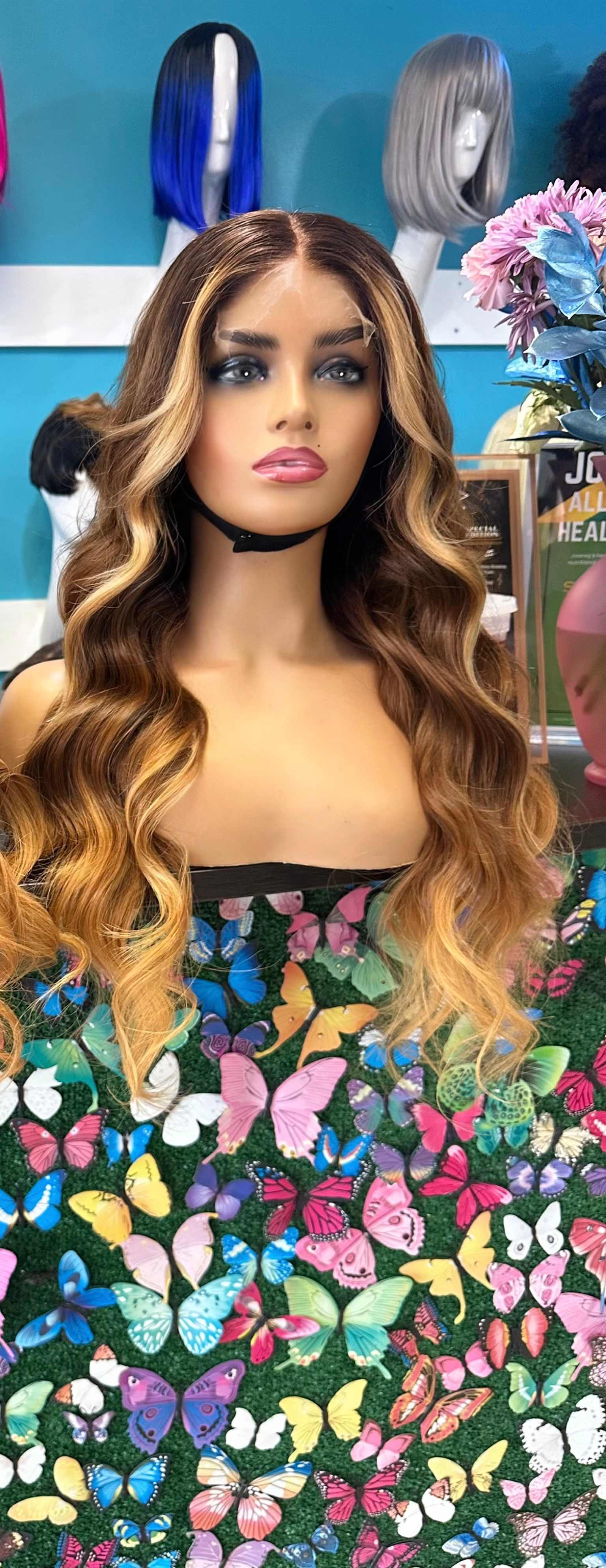 Nicole  22 inch 5x5 HD lace Glue less wig 