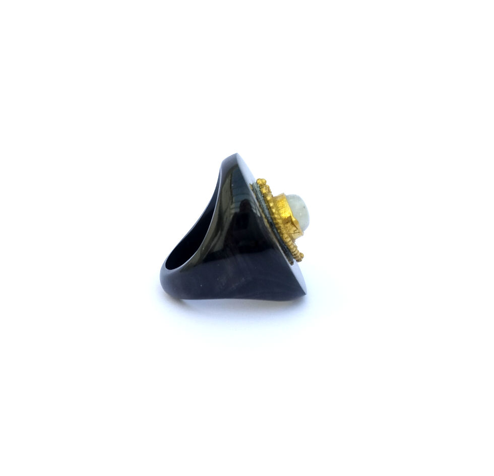 Miniatura: Anillo de cuerno negro con piedra natural modelo CN0051