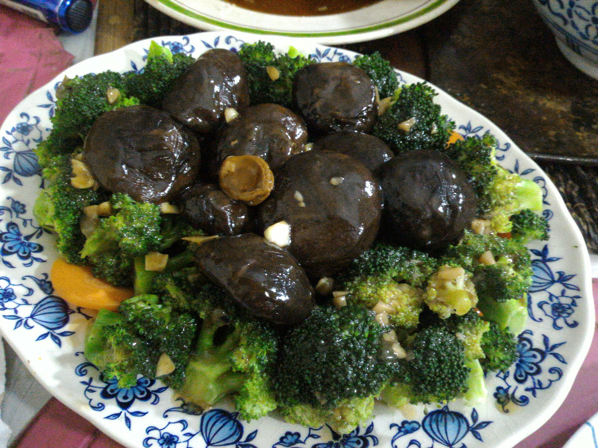 Braised Mushrooms with brocolli