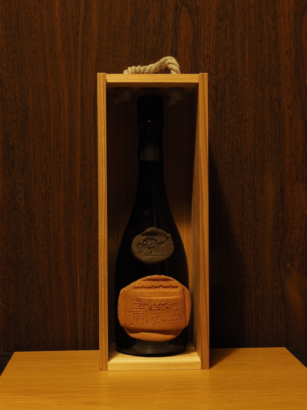 サムネイル： 005 À bon vin point d'enseigne — Kenjiro Okazaki Special Edition ボトル全体