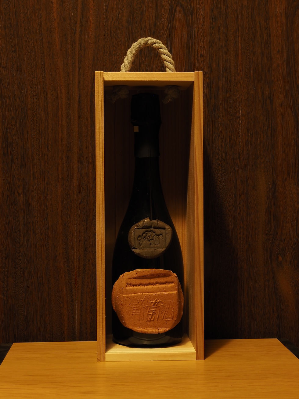 サムネイル： 001 À bon vin point d'enseigne — Kenjiro Okazaki Special Edition ボトル全体
