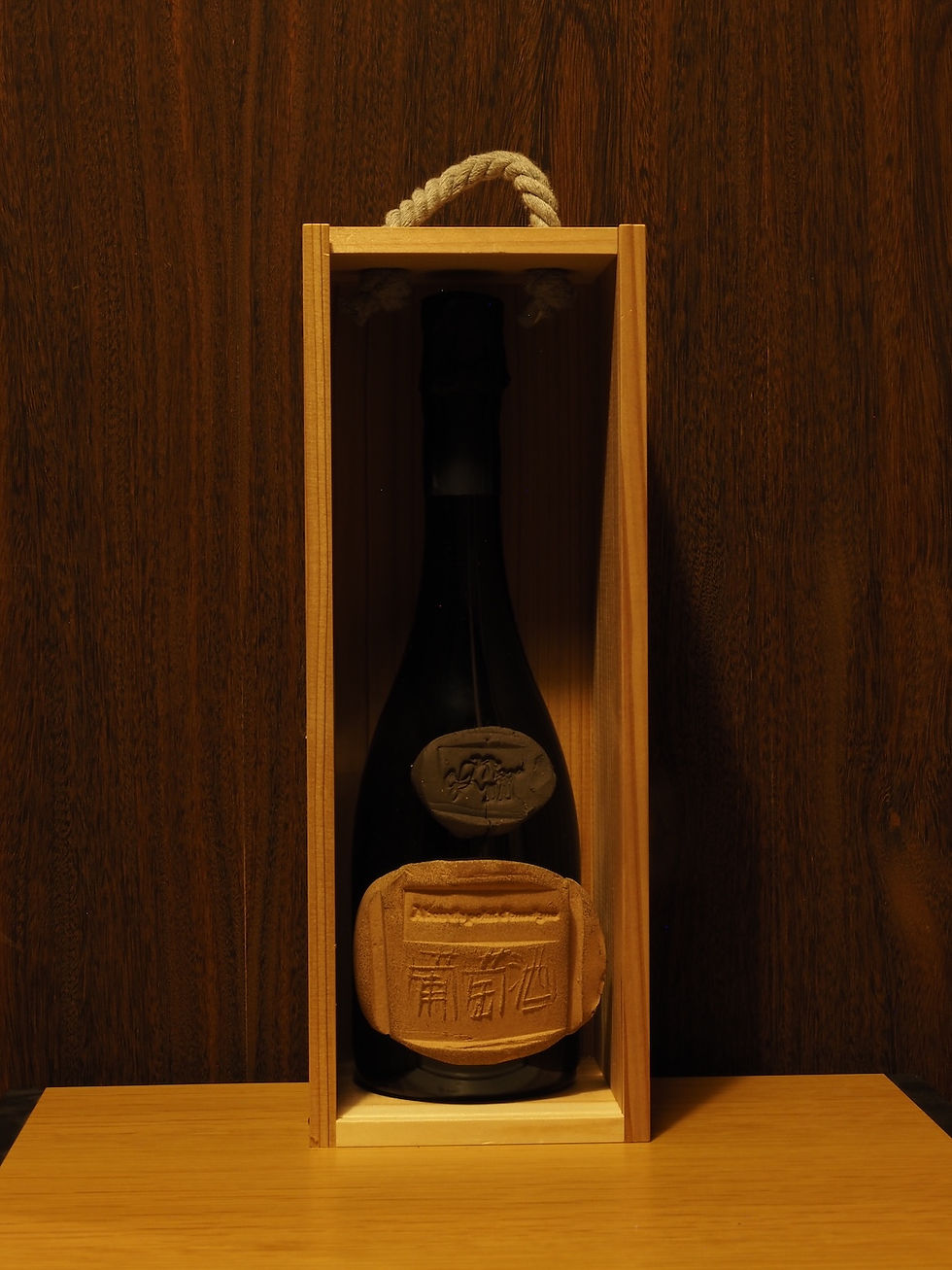 サムネイル： 011 À bon vin point d'enseigne — Kenjiro Okazaki Special Edition ボトル全体