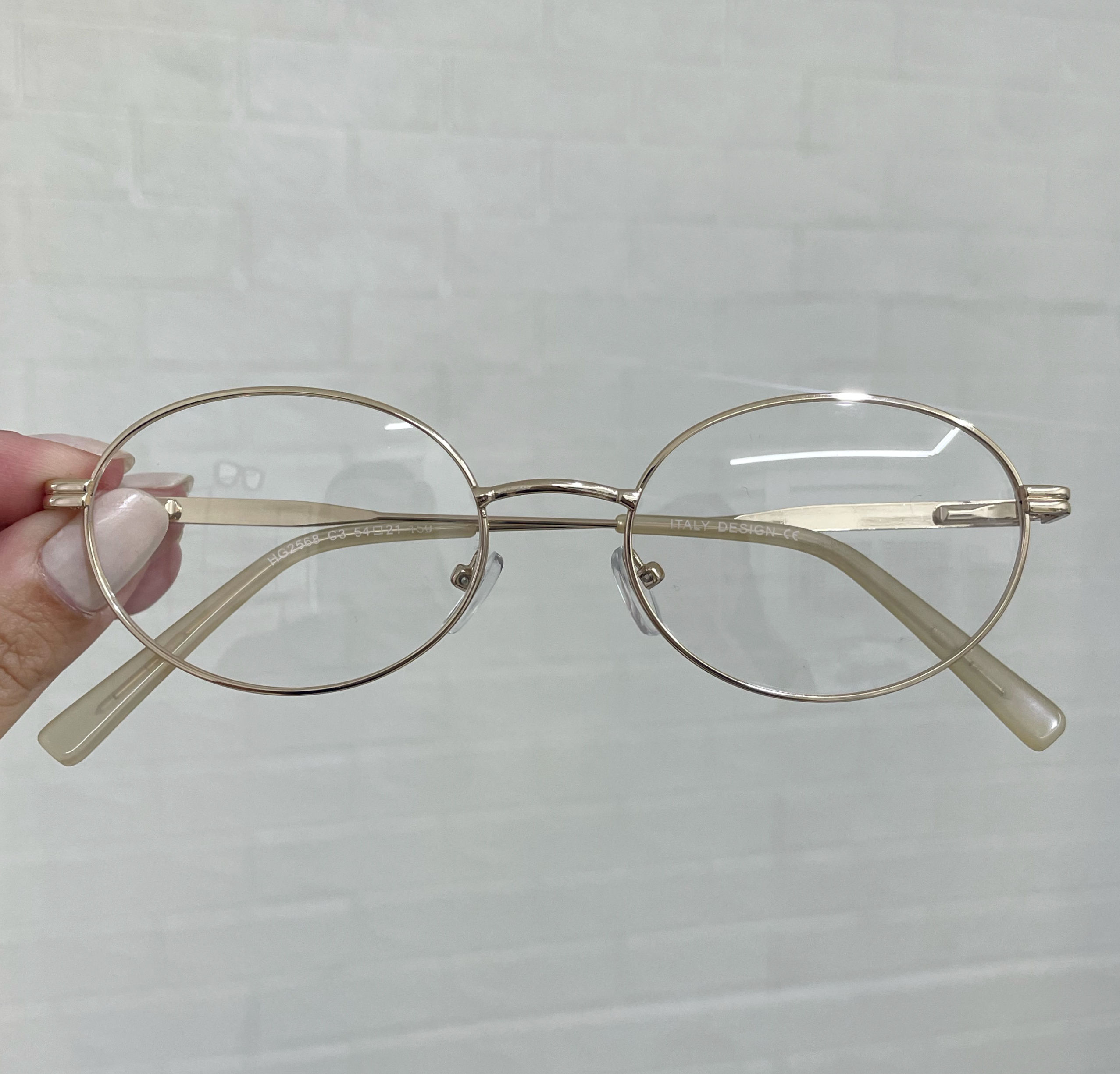 Armação oval em metal dourado 2568