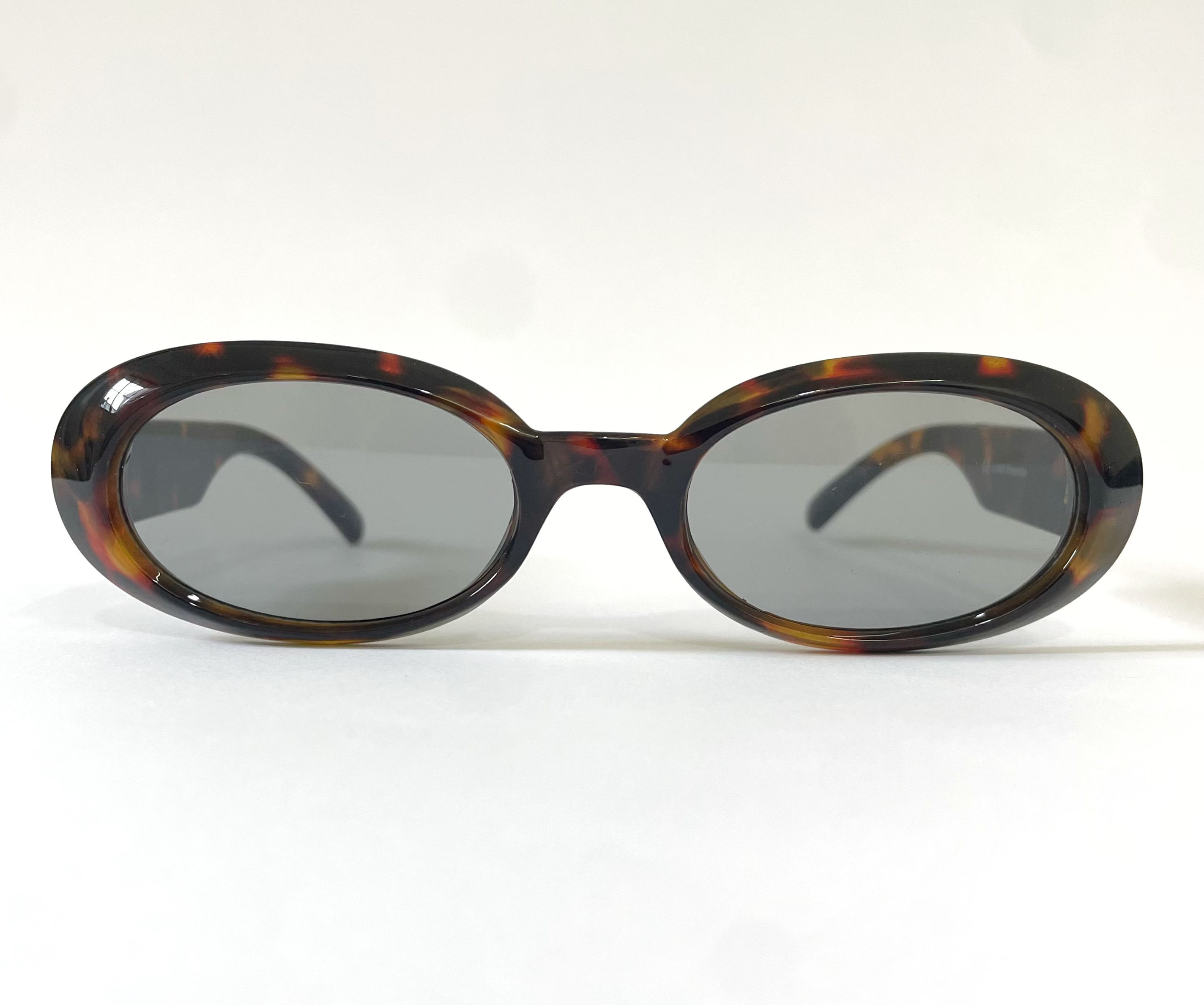 Óculos de sol oval mesclado lente cinza