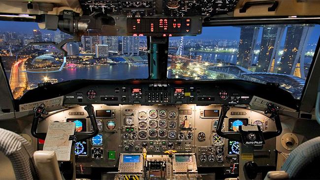 Resultado de imagem para cock pit de avião 