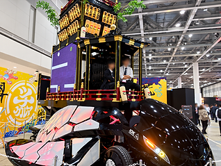 大型展示イベントにおけるモビリティ展示・搭乗体験の会場風景