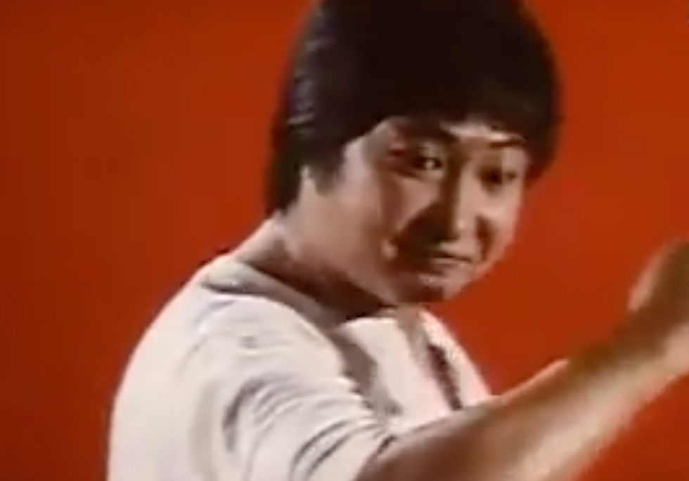 Fig.4 After smashed one villain, zooms up Sammo Hung's pose.