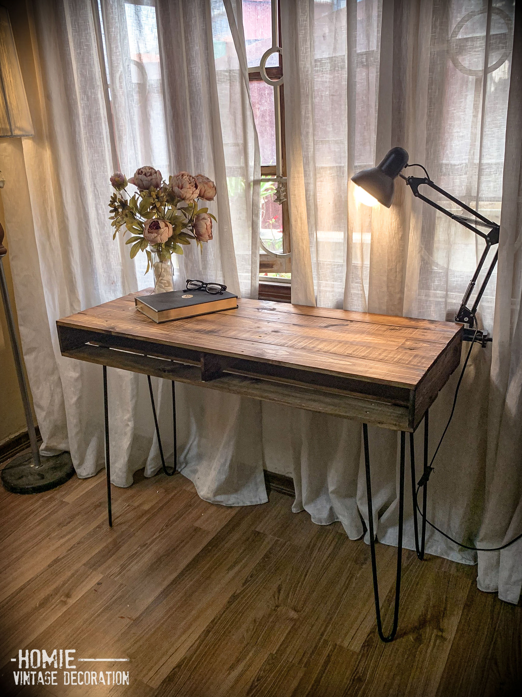 BÀN CHÂN SẮT HỘC