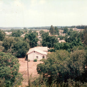 1986 מבנה של גן הילדים שהפך מאוחר יותר למועדון..jpg