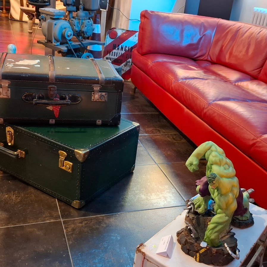 Miniatura: Divano "ROCHE BOBOIS" in pelle martellata rossa