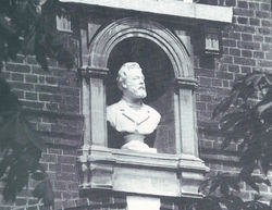 BUSTE A. DESGENETAIS