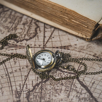vintage-pocket-watch-7439236_1920.jpg
