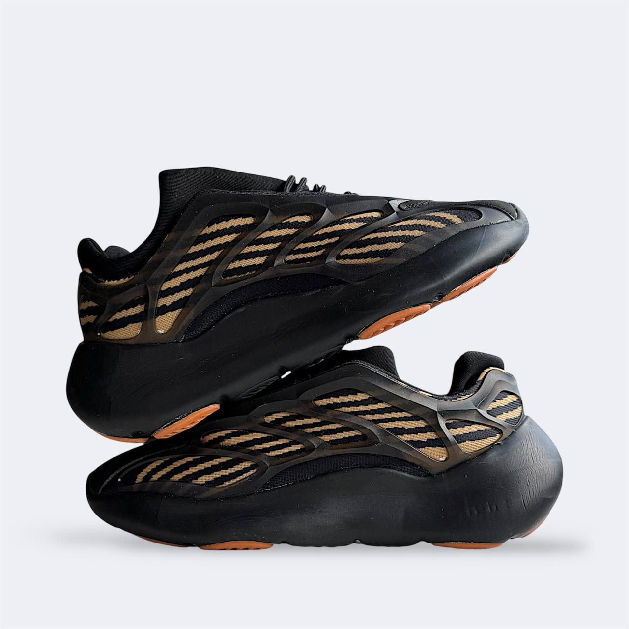 Кросівки чоловічі Adidas Yeezy Boost 700 Black & Orange