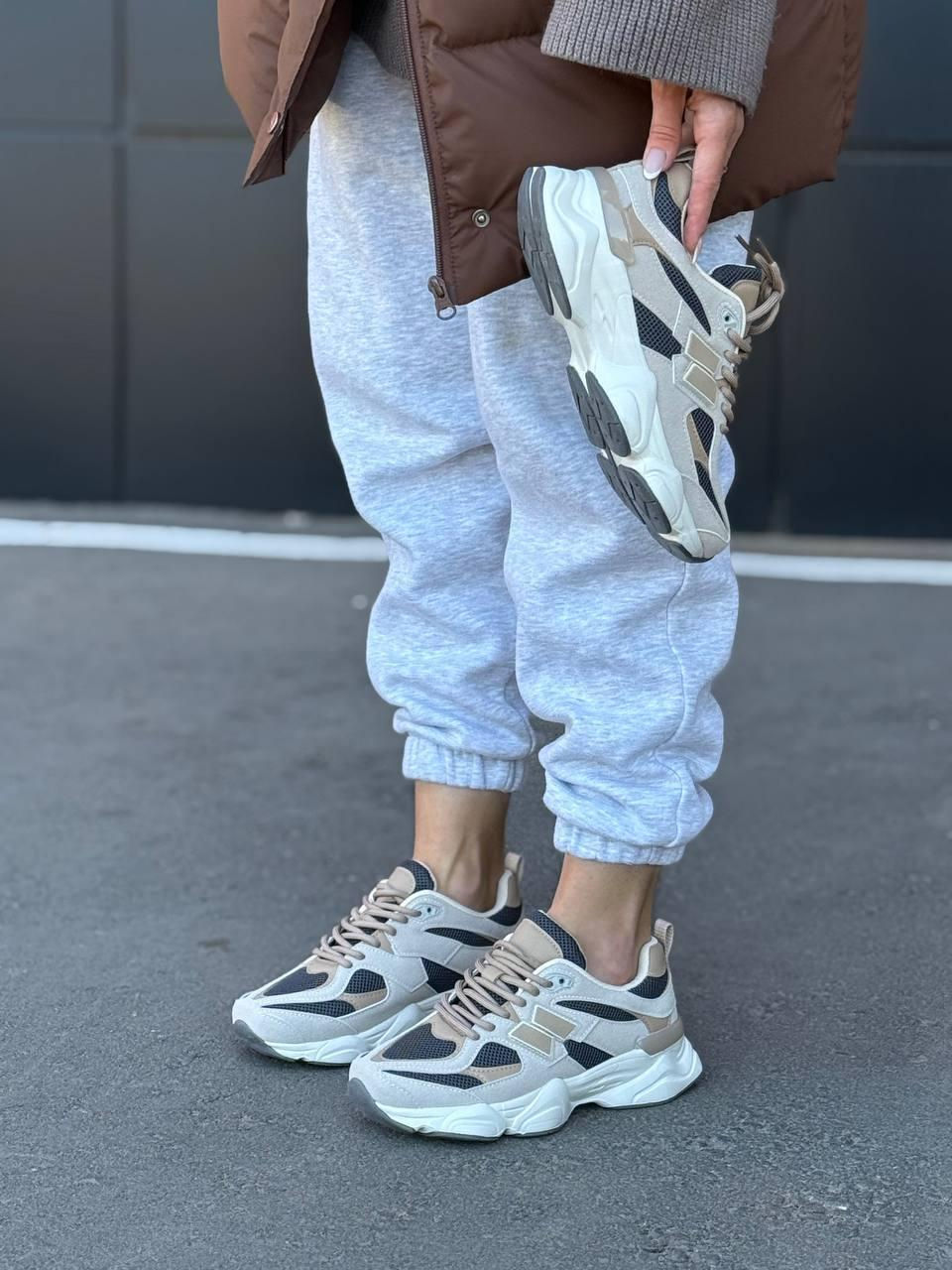 Прев'ю: Кросівки Жіночі 647