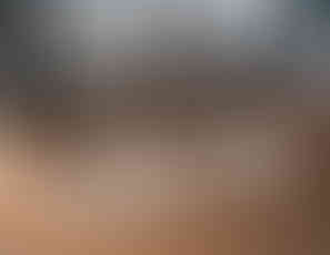 Zwei Doga Beton Näpfe auf einer beigen Napfunterlage