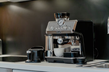 Gapphof mit hocherwetiger Kaffeemaschine