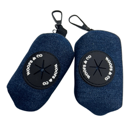 Zwei Kotbeutelspender von Woofs & Co aus der Denim Kollektion